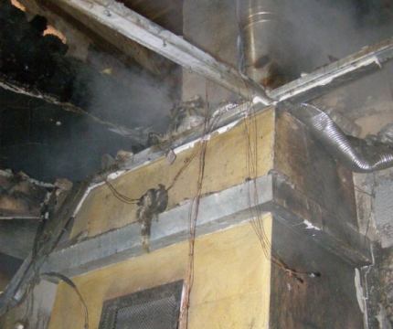 Osem hasičov v dýchacích prístrojoch zachraňovalo Štrkovec