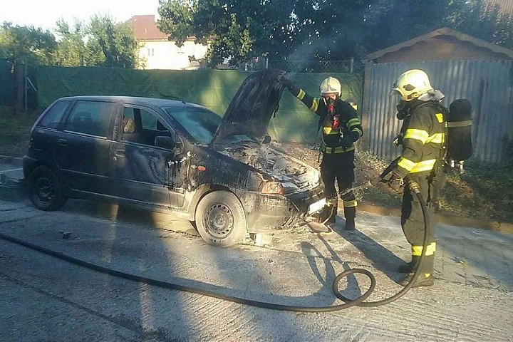 Hasiči riešili požiar automobilu na Koniarekovej ulici