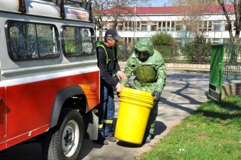 Prášok pred riaditeľňou nebol antrax. Za žart hrozia dva roky