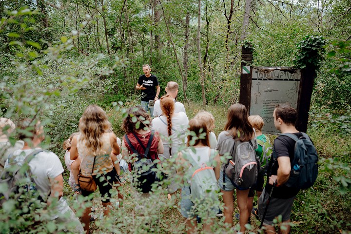 Praveké hradisko aj Smolenický zámok, sprievodca predstaví známu turistickú lokalitu