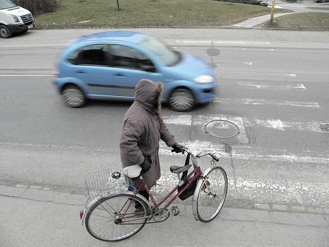 Z trnavských ciest vymizli zebry, niektoré priechody takmer nevidieť