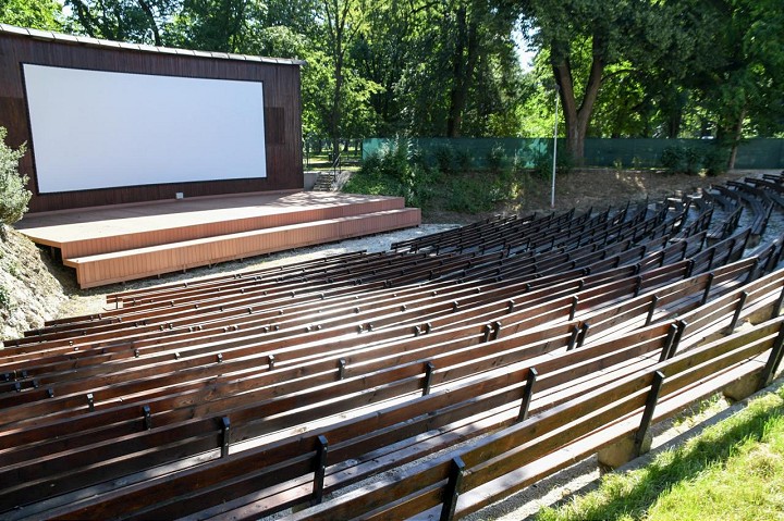 Prírodné kino v Piešťanoch začína po uvoľnení opatrení premietať