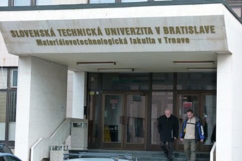 Významný profesor MTFky chcel manželku ubiť na smrť