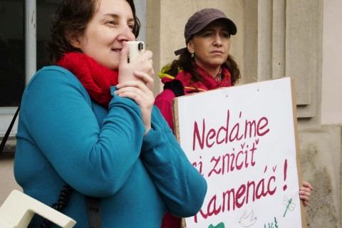 Protest proti výstavbe v blízkosti Kamenáča prekazil dážď