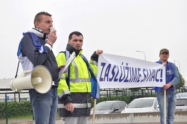 Odborári zamestnancom trnavskej automobilky: Podpisy za štrajk nadriadení neuvidia