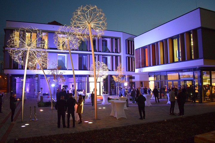 FOTO: V centre Trnavy slávnostne otvorili luxusný projekt púpavy residence