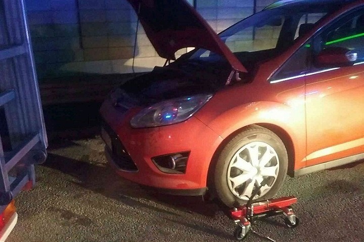 Zásah hasičov na R1: Na pumpe pri Vlčkovciach horel automobil