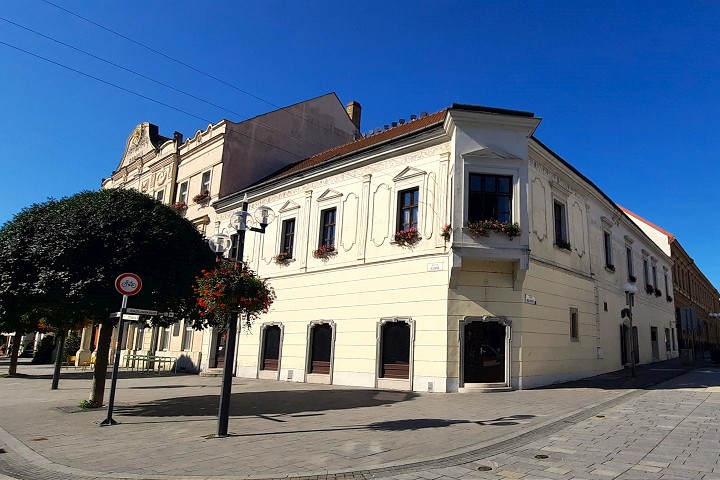 Koľko zarába trnavská radnica? A koľko budova mestského úradu na Trhovej?