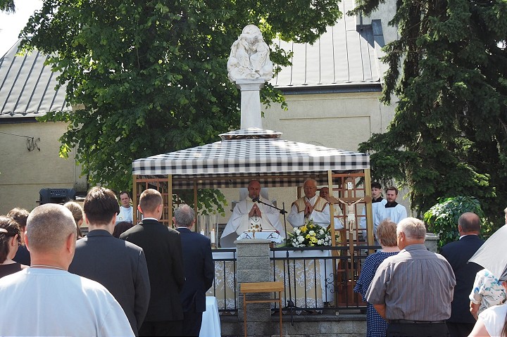 V Radošovciach si pripomenuli 100 rokov od posviacky Trojičky, je za ňou silný príbeh
