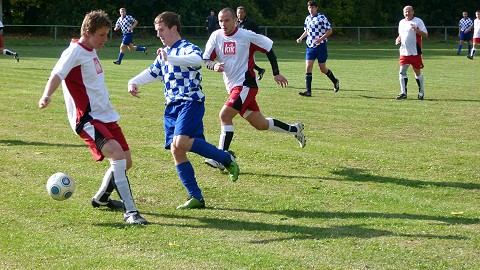 Futbal, III.A: Favoriti sa rozbehli až po polčase