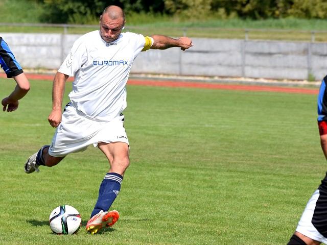 Futbal, 8. liga A: Modranka strelila Dlhej dvanásť gólov, Rakický dal šesť