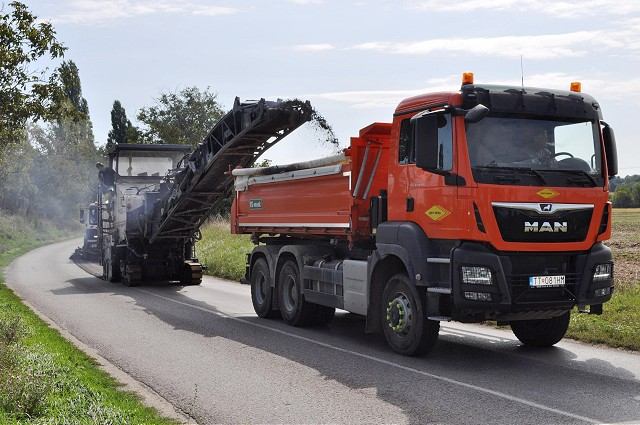 Do súťaží o rekonštrukciu krajských ciest chodí v priemere deväť ponúk