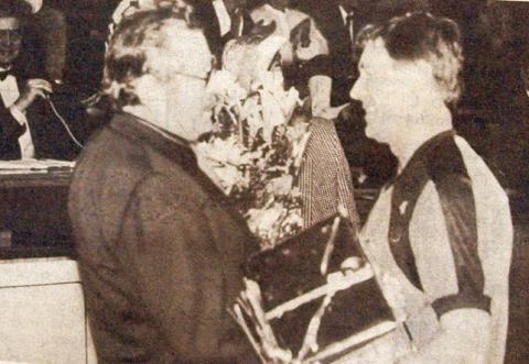 Retro: Už je to jasné! Grékov pochovali broskyne