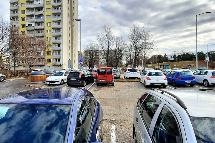 Mať v Trnave trvalý pobyt sa oplatí aj kvôli parkovaniu