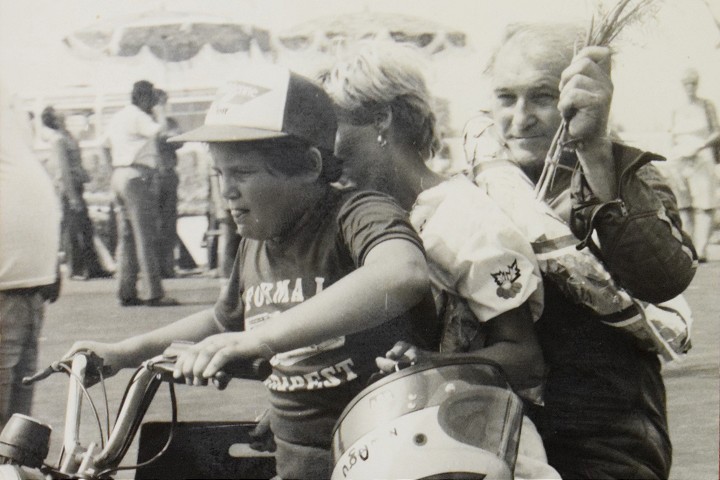 Slávny piešťanský motocyklista Rudolf Mitošinka prišiel na štart aj o barlách