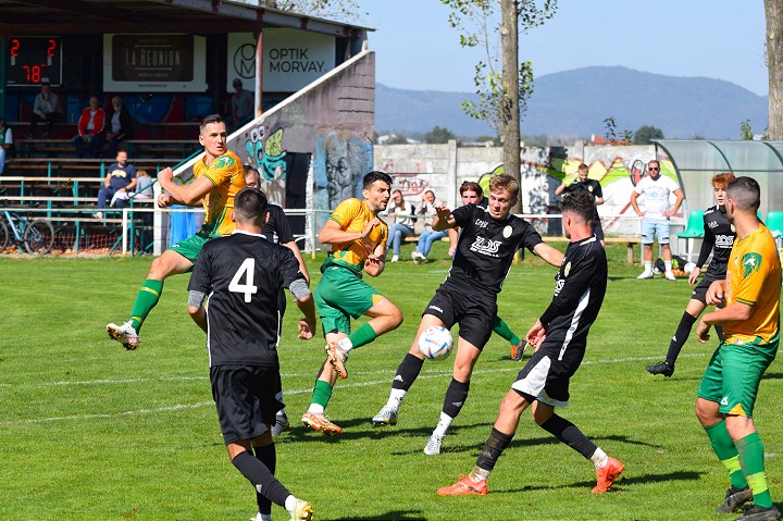 Futbal, 8. liga A: Modranka sa lúčila s Jarom Mačákom, Ružindol zdolal Sláviu