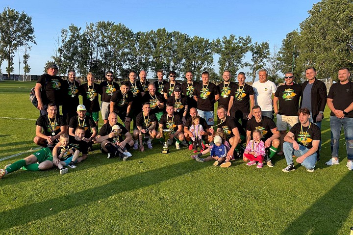 Futbal, 8. liga A: Ružindol si prebral pohár, druhý skončil Biely Kostol