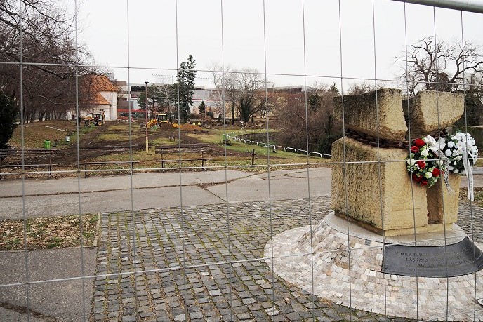 Ružový park v Trnave je nepriechodný, územie oplotili pre kompletnú obnovu