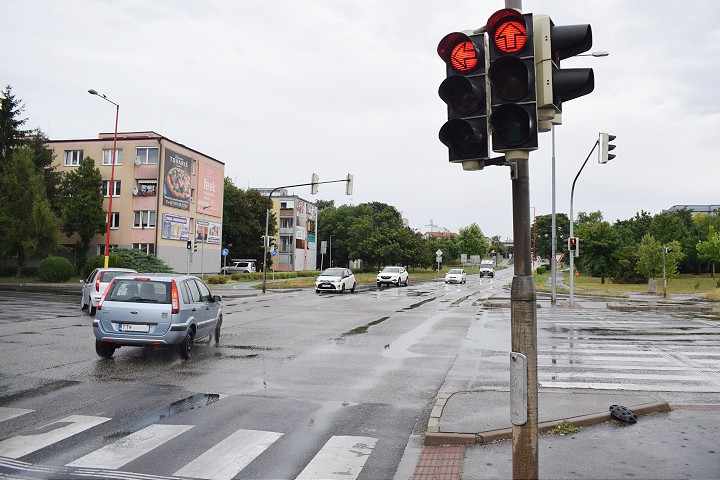 Na križovatke Rybníkovej a Hlbokej treba rátať s dopravnými obmedzeniami