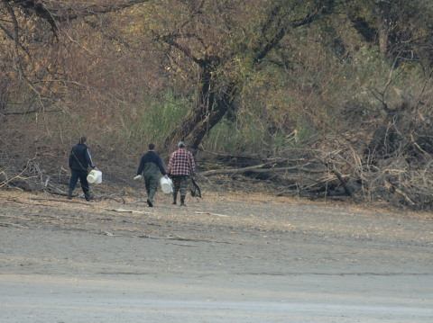 VIDEO: Zlodeji s kýblikmi na rybačke