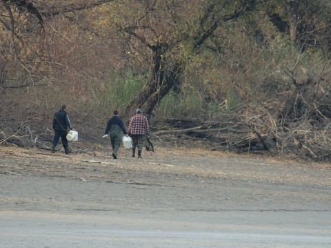 VIDEO: Zlodeji s kýblikmi na rybačke