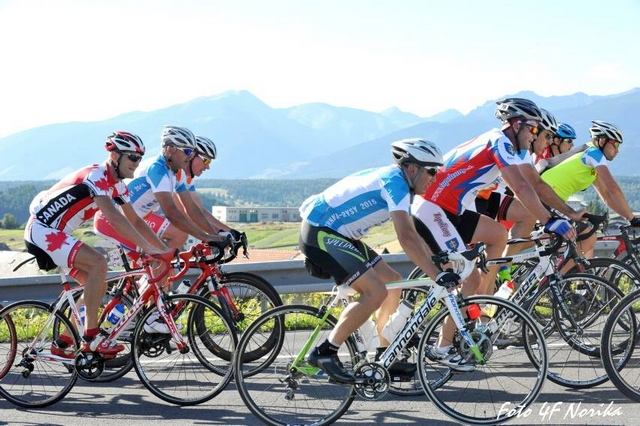 Cyklisti pôjdu z Trnavy na Rysy v dresoch motivovaných olympiádou