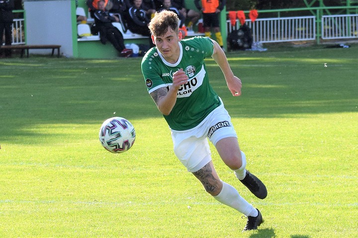 Futbal, 3. liga: Malženice aj o muža menej porazili Veľké Ludince