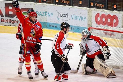 Seničania úradovali na trnavskom ľade, gladiátorom naložili sedmičku