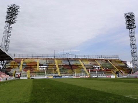 V pondelok začnú s búraním severnej tribúny futbalového štadióna