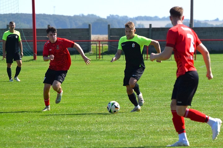Kam za športom? Futbalový Červeník vyzve Siladice, trnavskí hokejisti chcú body