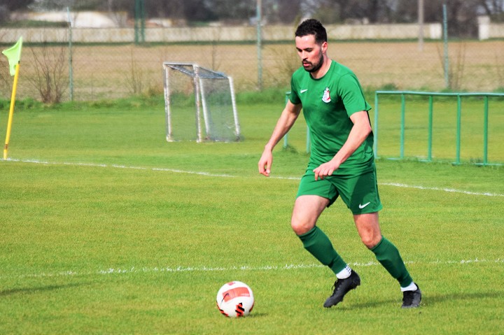 Futbal, 8. liga B: Brestovany dali Leopoldovu 5 gólov, Šúrovce Borovciam štyri