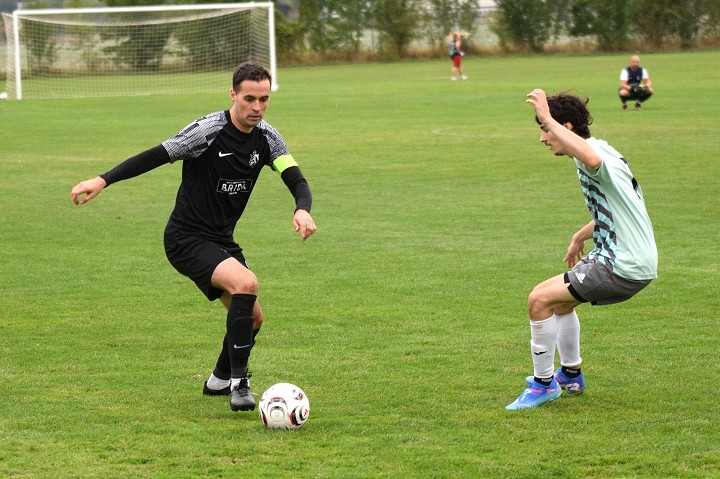 Futbal, 8. liga A: Brestovany dali 15 gólov, Križovany 6 a zahodili dve penalty