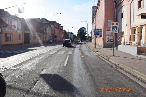 Na Sladovníckej ulici zrazilo auto mladého chodca