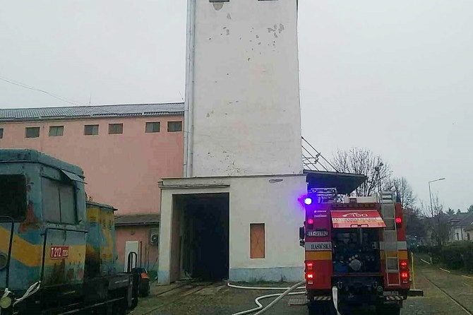 Hasiči zasahovali pri požiari vo firme na Sladovníckej ulici