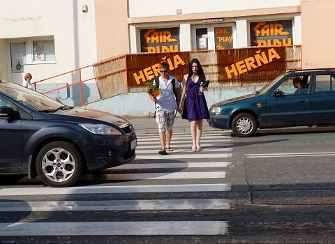 Ďalšie priechody budú bezpečnejšie, vodičov na chodca upozornia blikajúce svetlá