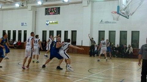 VIDEO: Pod košmi škaredý basketbal a všetky body