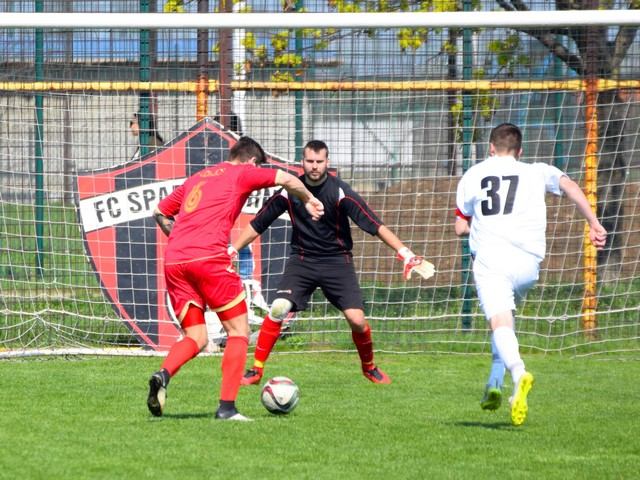 Futbal, 8. liga A: Slávia podľahla Lovčiciam, Opoj porazil Vlčkovce