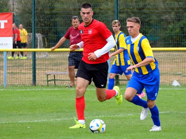 Futbal, 8. liga A: Slávia si podelila body s Vlčkovcami, Opoj vyprášil Bukovú