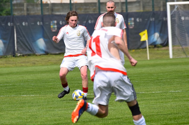 Futbal, 8. liga A: Slávia vyhrala zápas o záchranu, Voderady strelili 12 gólov