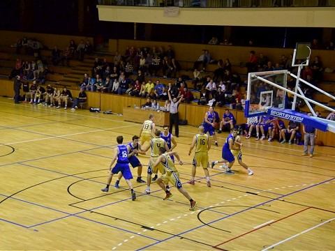 Sen sa stal skutočnosťou: Basketbalisti odohrali prvý domáci zápas v mestskej športovej hale