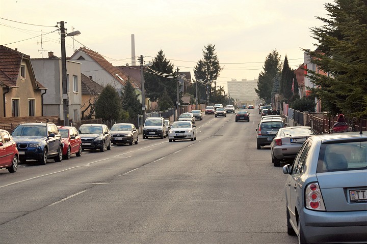 Slnečná ulica v budúcnosti? Pribudne zeleň, zúžia cestu a zrušia parkovanie
