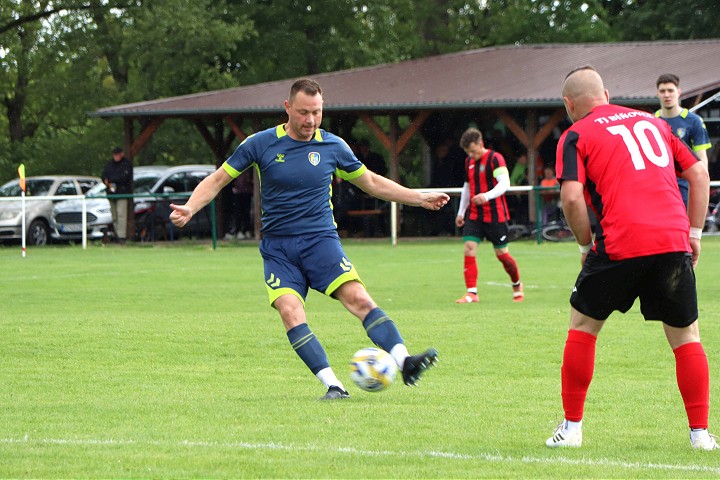 Futbal, 8. liga A: Biely Kostol si poradil s Hrnčiarovcami, Košolná zdolala Modranku