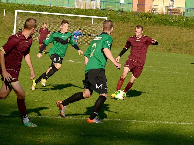 Futbal, 7. liga OSA: Voderady a Smolenice vyhrali, hráči Dobrej Vody videli tri červené karty