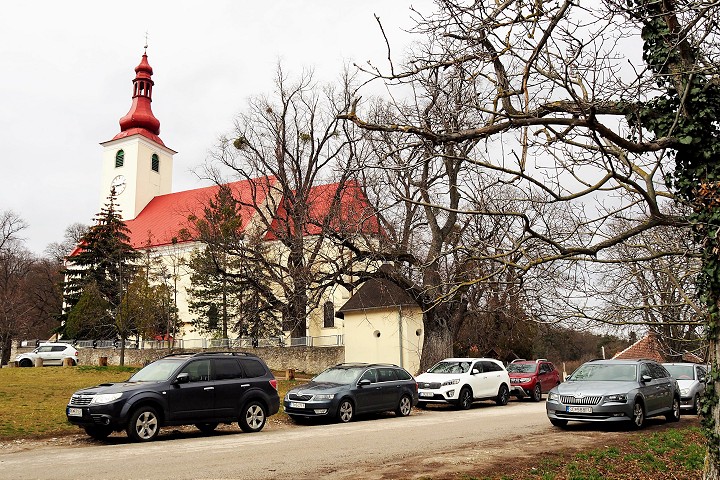 Zavedú platené parkovanie aj dediny? Jeden pokus tu už bol