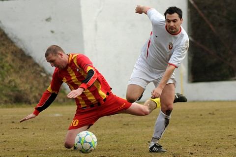 Mikláš v novom drese hneď proti svojim