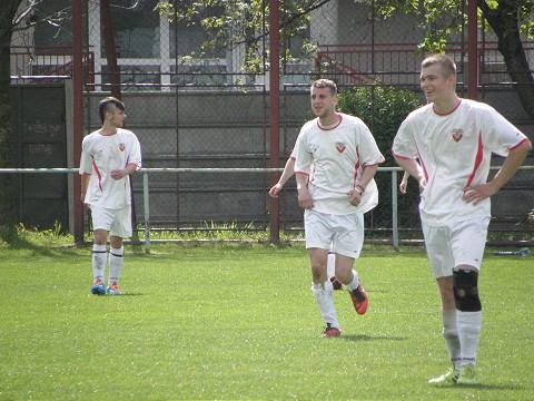 Futbal, III. A: Smolenice vyhrali vo Vlčkovciach, Dolné Dubové remizovalo s Naháčom