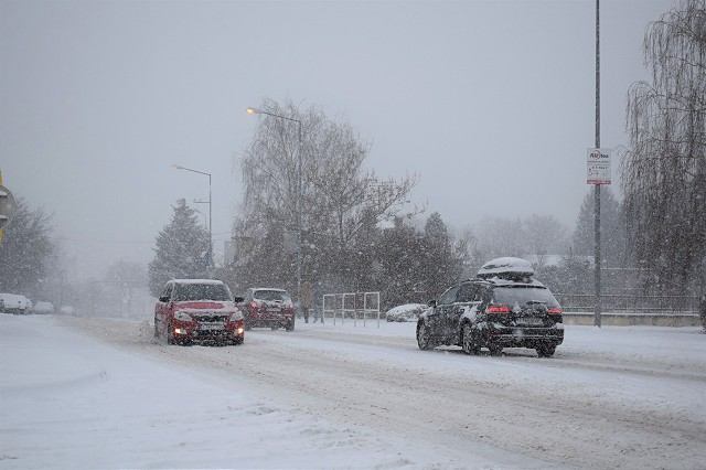 V Trnave a regióne husto sneží, doprava má problémy