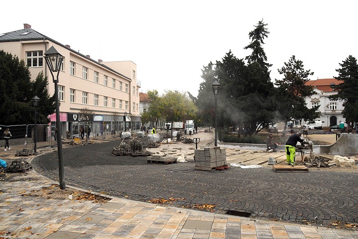 Rekonštrukcia trnavského Námestia SNP sa blíži do finále