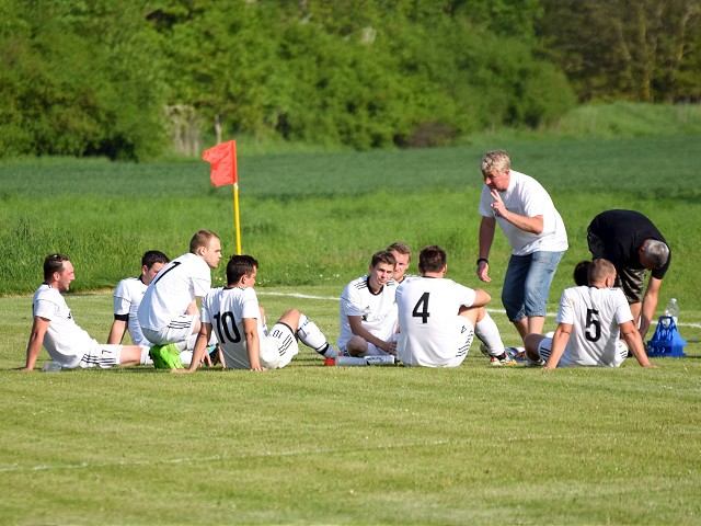 Futbal, 8. liga B: Sokolovce a Nižná nasúkali súperom desať gólov!