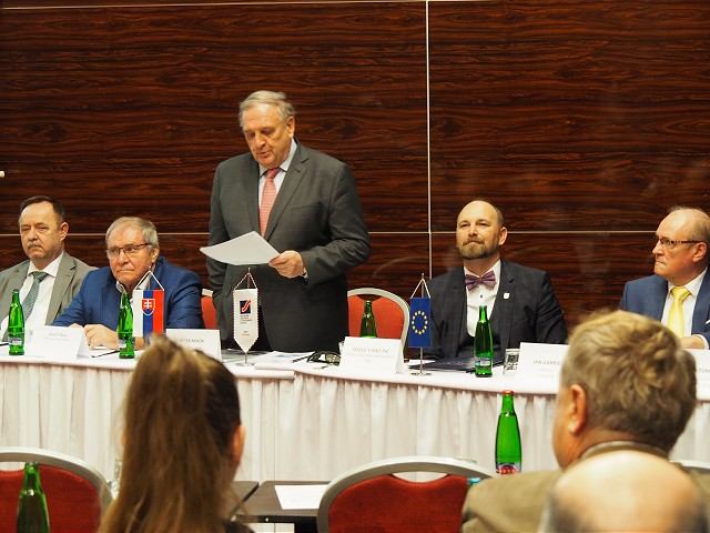 Každá nová vláda si musí uvedomiť, že základom úspechu je hospodárska politika